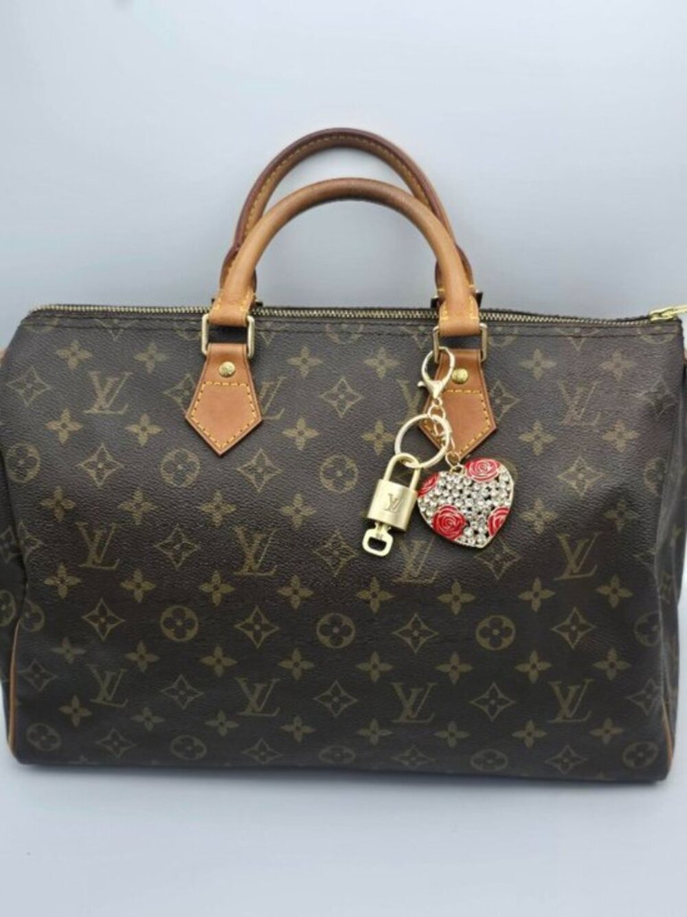 Louis Vuitton Authentic Gold Padlock 🔒Key + Unbranded Heart Keychain Bag Charm - Picture 3 of 10